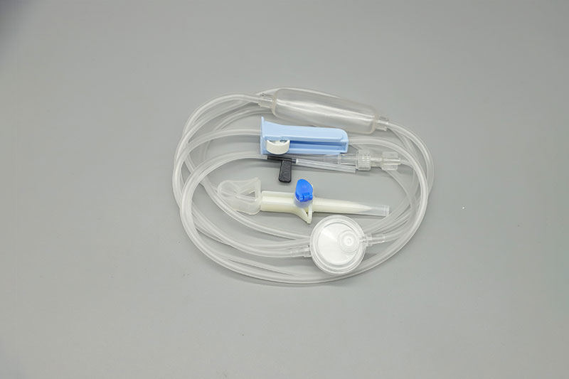 Disposable precision filtration infusion set with needle (automatic stopping)