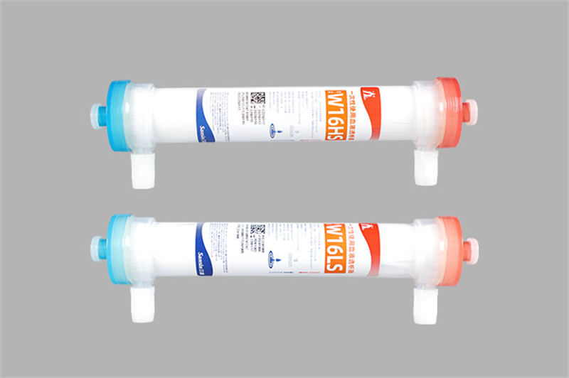 Disposable blood dialyzer (wet membrane)